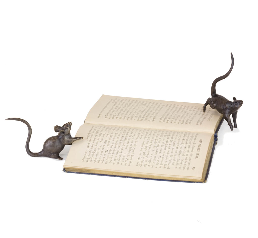 Bronze Mouse Sculpture: Playing Mouse by Jonathan Sanders - Image 5